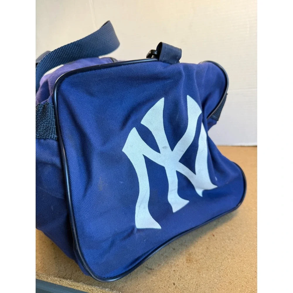 *RARE* New York Yankess Blue Duffle Bag NMI Nasco Made in USA 18x10x10